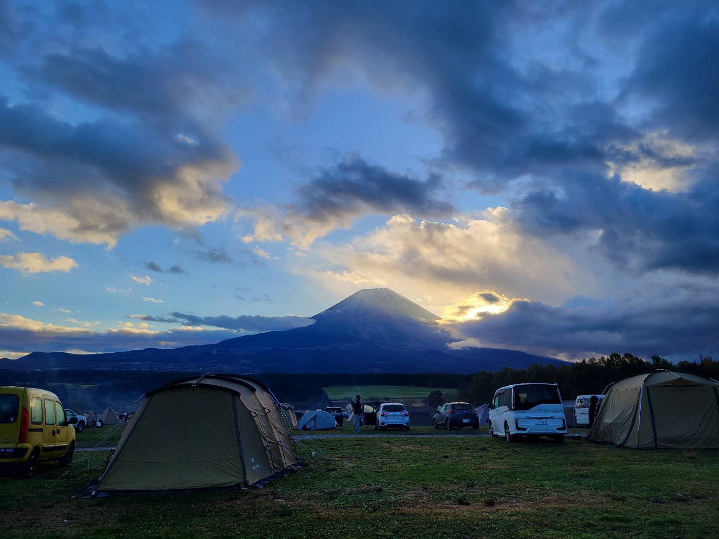 ふもとっぱらの広大なフィールド